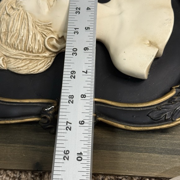 VINTAGE UNIVERSAL STATUARY PLAQUE ROMANTIC ERA WALL ART. STUNNING FRAMED CAMEO - Picture 10 of 10